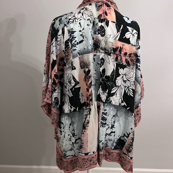 Tolani Collection Floral Kimono - Picture 2 of 5